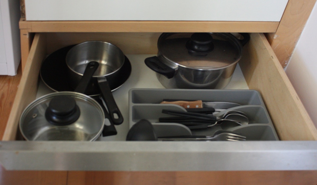 Menaje cocina y cubertería bungalow, San Vicente de la Barquera, Cantabria