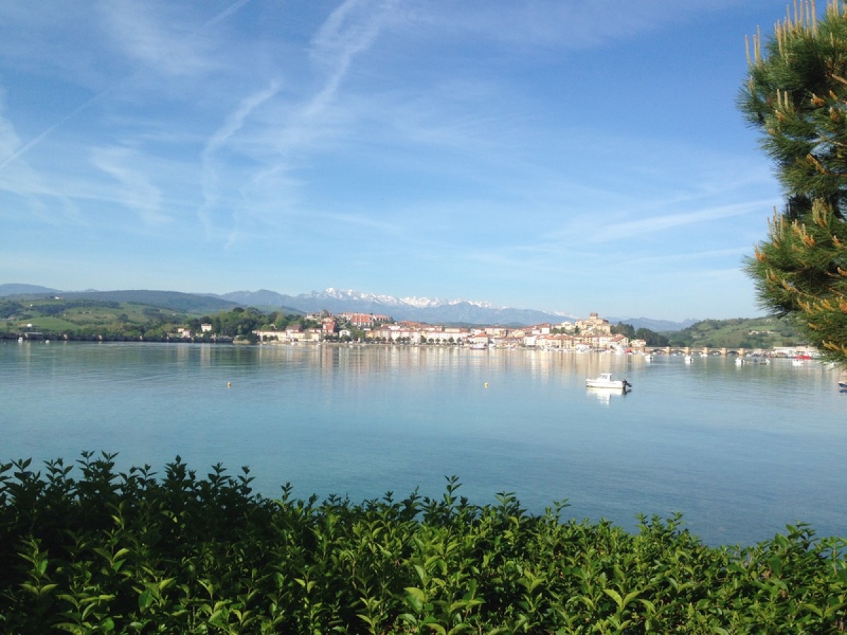 Vista bahía San Vicente de la Barquera desde parcela