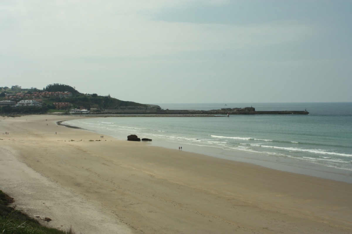 Playa Merón rompeolas, San Vicente de la Barquera, Cantabria