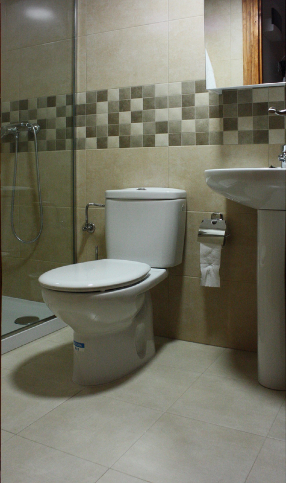 Baño completo y espejo bungalow, San Vicente de la Barquera, Cantabria