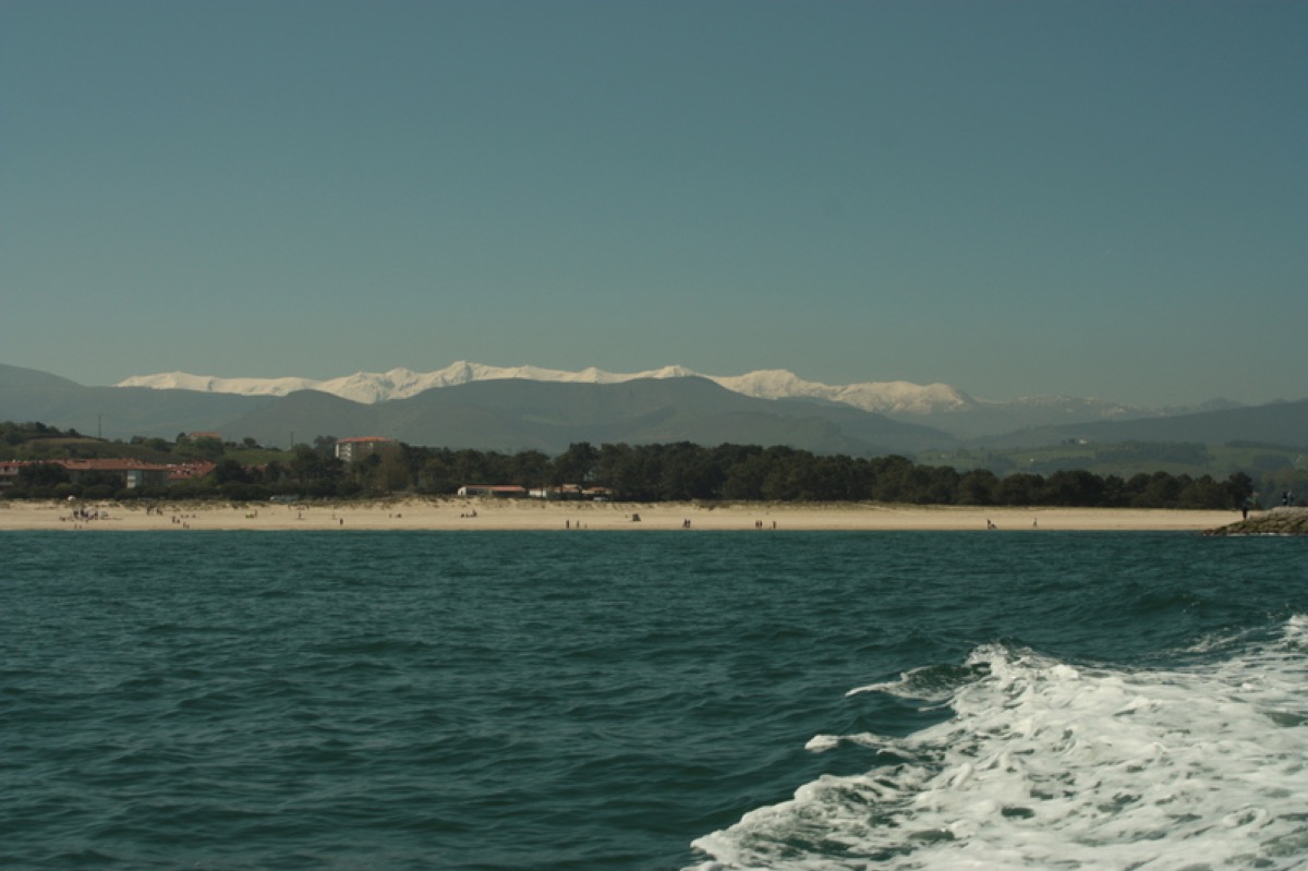 Playa Merón desde el mar, San Vicente de la Barquera, Cantabria